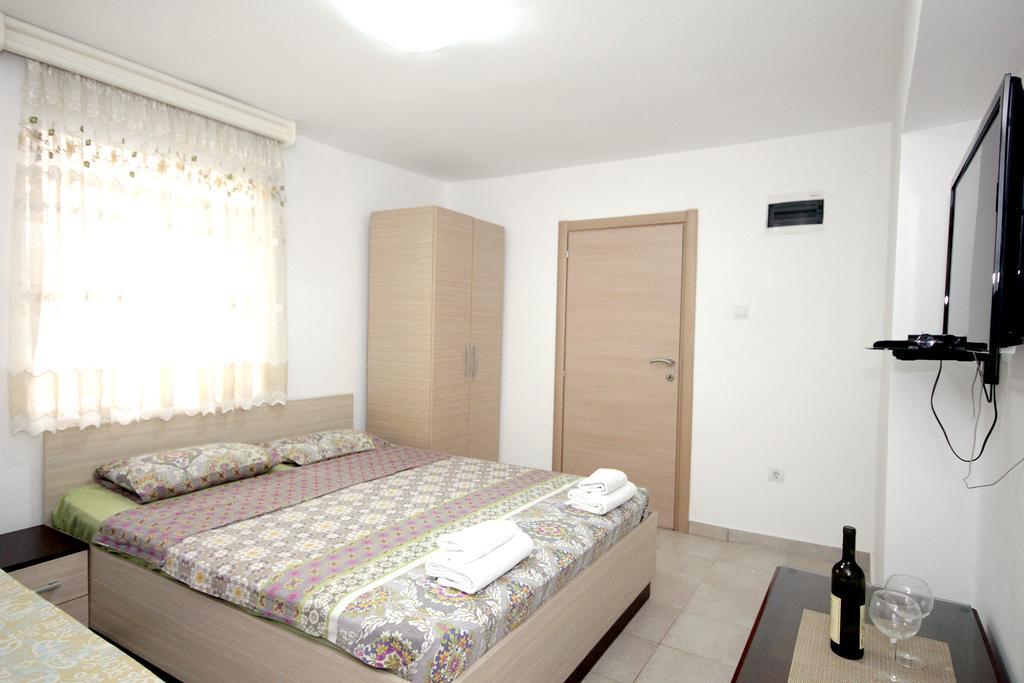 Apartments Pavlovic Petrovac Buitenkant foto